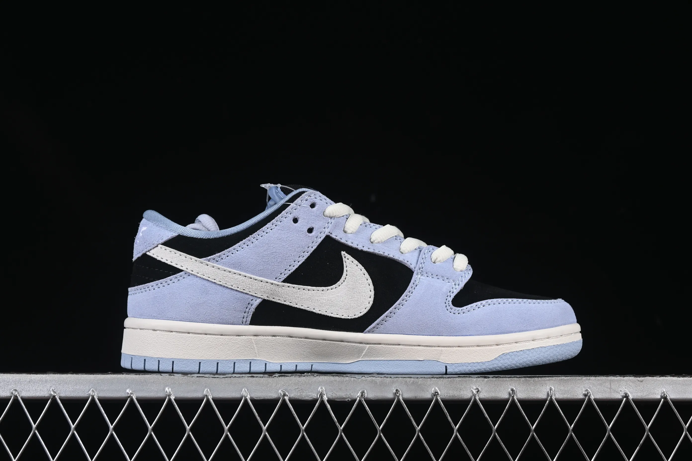 All Categories Nk SB Dunk Series Nk SB Dunk Low Low-top sneakers Nike SB Dunk Low "Aluminum" Black, blue and white hook Low-top casual sneakers HF3063-400